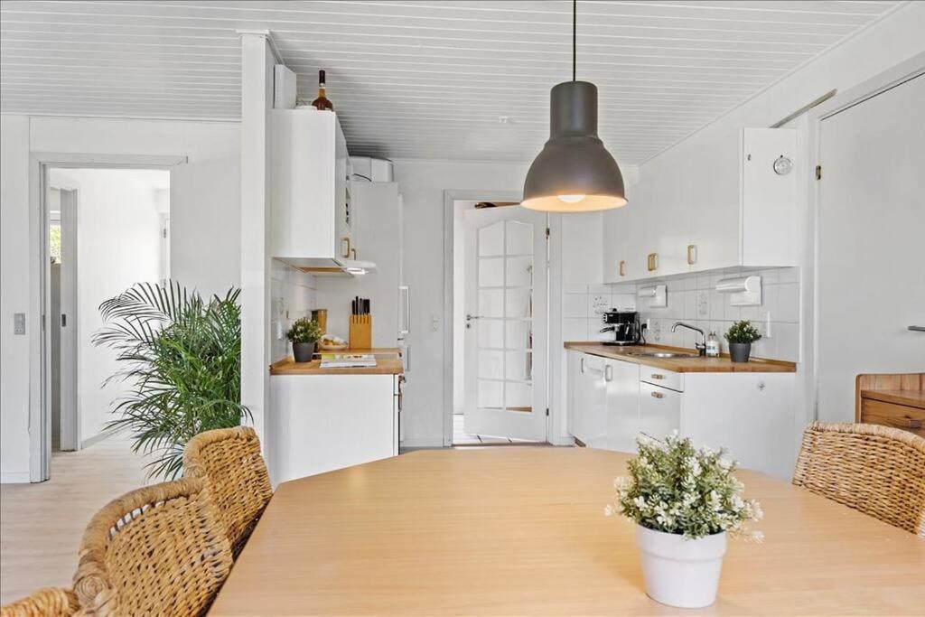 Villa House Near Public Transport Lystrup Exterior foto